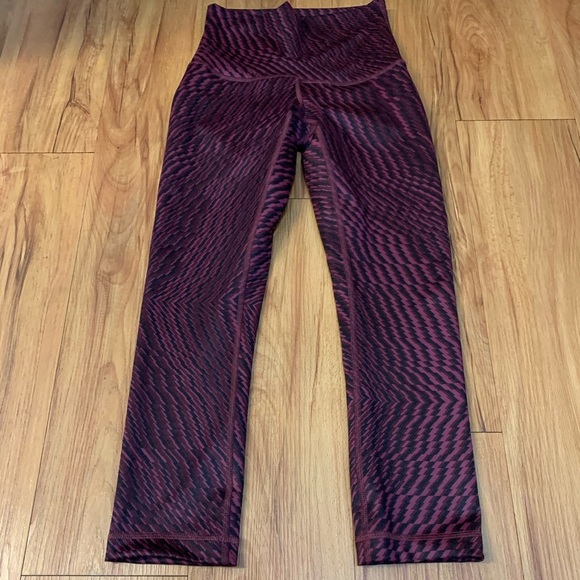 Lululemon Wunder Under Crop Hi-Rise Leggings - Picture 4 of 11